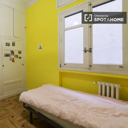 Rent this 7 bed room on Madrid in Aparcabicis Metro Ópera, Plaza de Isabel II
