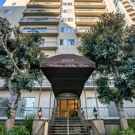 Rent this 2 bed apartment on Wilshire & Selby in Wilshire Boulevard, Los Angeles