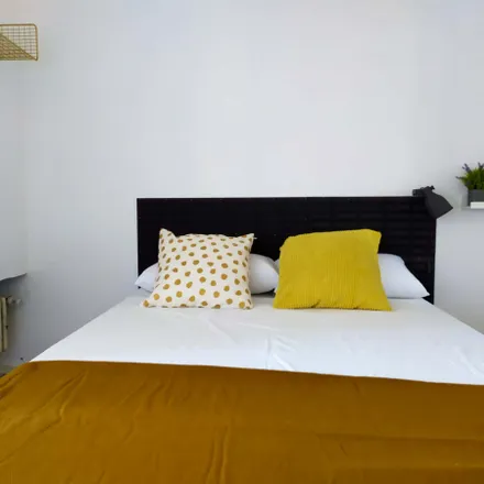 Rent this 1 bed room on Avenida de Portugal in 1, 28011 Madrid