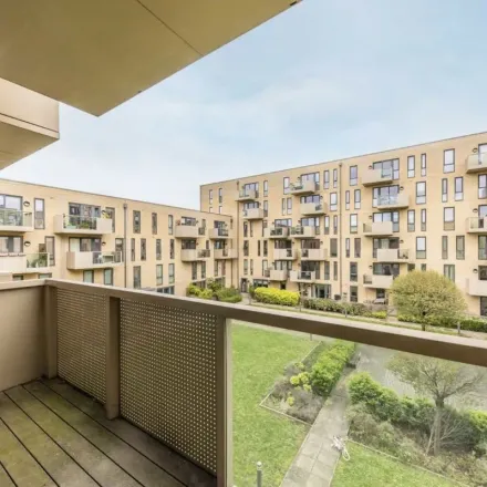 Rent this 3 bed apartment on Bermuda Way in London, E1 3NL
