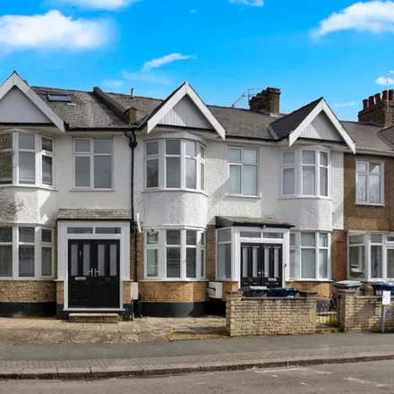 Rent this 2 bed townhouse on Finchley Progressive Synagogue in Hutton Grove, London