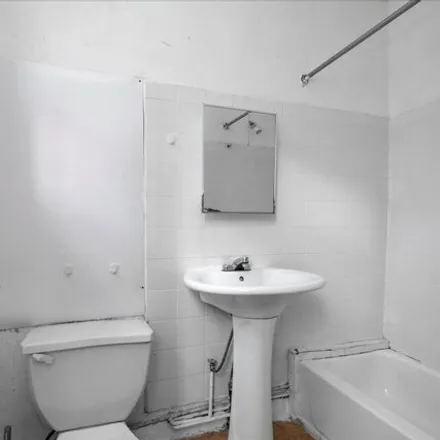 Image 7 - 1881 Putnam Avenue, New York, NY 11385, USA - Townhouse for sale