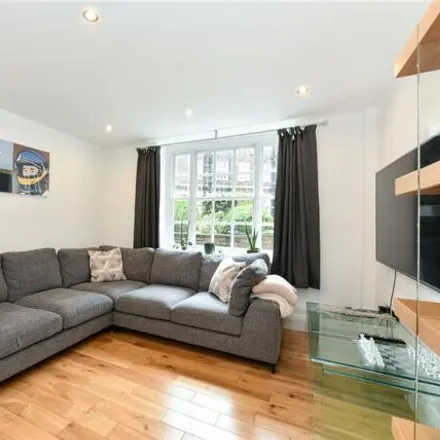 Rent this 2 bed room on Park Lodge in London, NW8 6QU