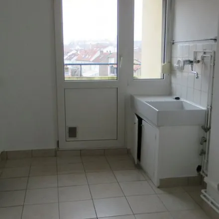 Image 5 - 13 Avenue Robert Schuman, 57950 Montigny-lès-Metz, France - Apartment for rent