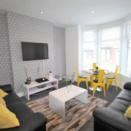 Rent this 6 bed house on Norwood Terrace in Leeds, LS6 1EA