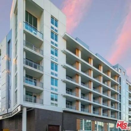 Rent this 2 bed apartment on El Cartel in Wilshire Boulevard, Los Angeles