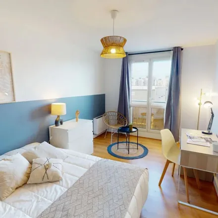 Rent this 4 bed apartment on 175 Rue du Ménil in 92600 Asnières-sur-Seine, France