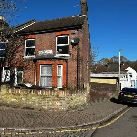 Buy this 3 bed house on Edward Street in Luton, LU2 7RY