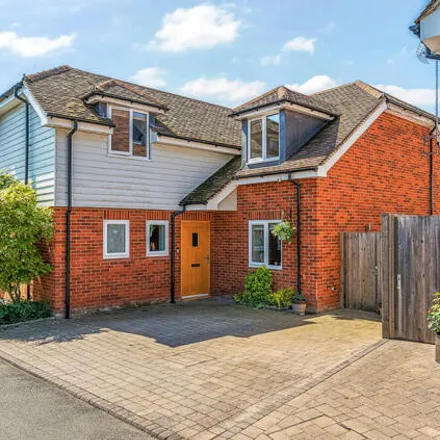 Buy this 4 bed house on Pear Tree Close in New Alresford, SO24 9FR