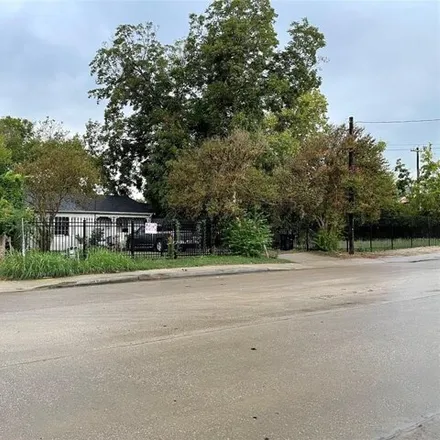 Image 2 - 62 Lyerly Street, Houston, TX 77022, USA - House for sale
