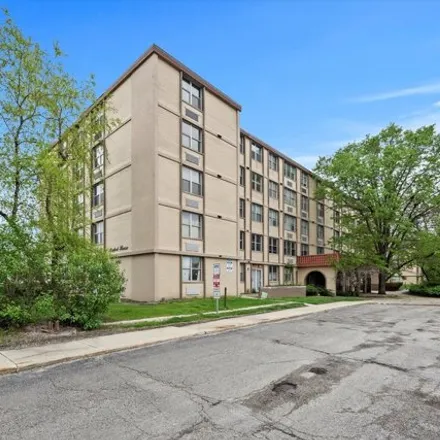 Buy this 3 bed condo on 4281 W 76th St Unit 404 in Chicago, Illinois