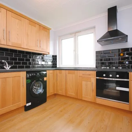 Rent this 2 bed apartment on Blackwood Street in London, SE17 2DS