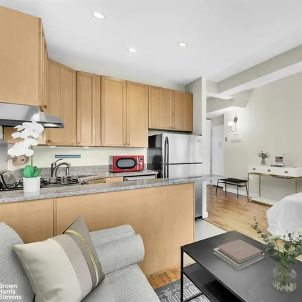 Image 5 - 4 LEXINGTON AVENUE 11L in Gramercy Park - Apartment for sale
