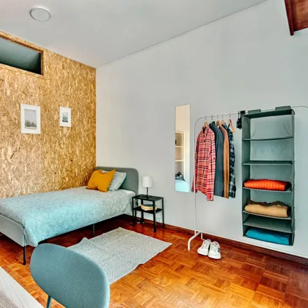 Rent this 5 bed room on Caixa Geral de Depósitos in Praça de Nove de Abril, 4249-004 Porto