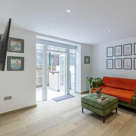 Rent this 3 bed apartment on Cheylesmore House in Ebury Bridge Road, London