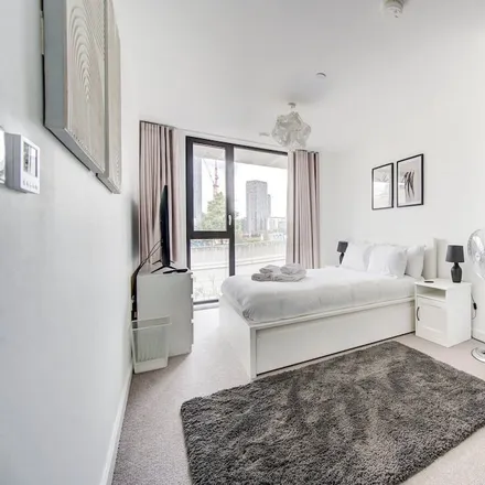 Rent this 3 bed apartment on London in E15 1GL, United Kingdom