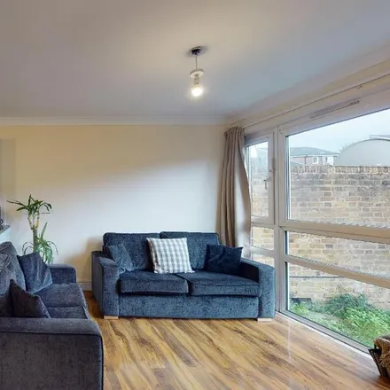 Rent this 5 bed apartment on 87 Laundry Road in London, W6 8PS