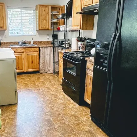 Rent this 3 bed apartment on Redding