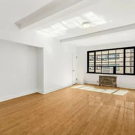 Image 5 - Beaux Arts, 307 East 44th Street, New York, NY 10017, USA - Apartment for rent
