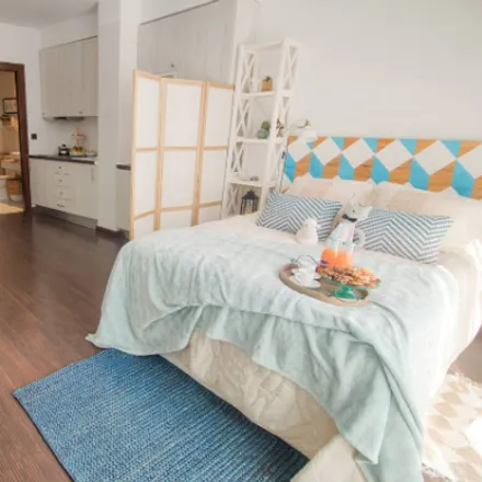 Rent this studio apartment on Calle Dos Aceras in 39, 29012 Málaga