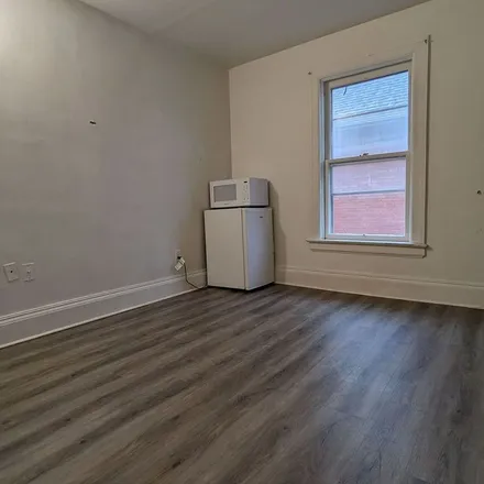 Image 6 - 138 Elgin Street East, Oshawa, ON L1G 7S2, Canada - Apartment for rent