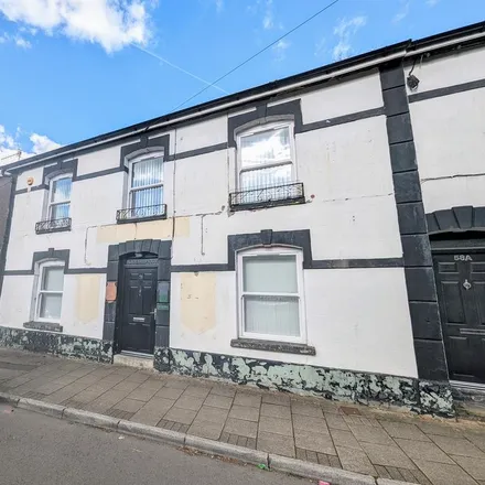 Rent this 3 bed townhouse on Commercial Road in Gwyddon, NP11 5AH
