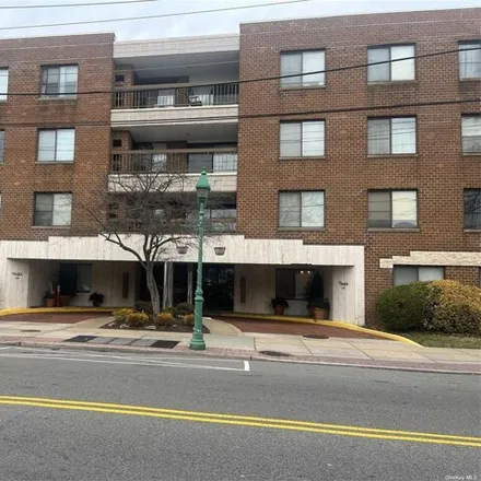 Image 1 - The Carlyle, 376 Central Avenue, Village of Lawrence, NY 11559, USA - Condo for sale