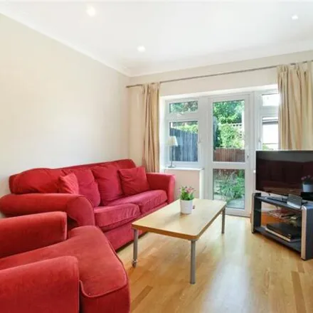 Rent this 3 bed room on 117 Tooting Bec Road in London, SW17 8BW