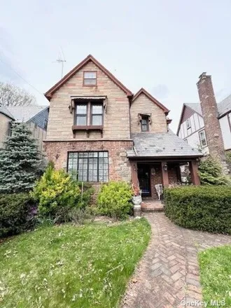 Image 1 - 166-19 27th Avenue, New York, NY 11358, USA - House for sale