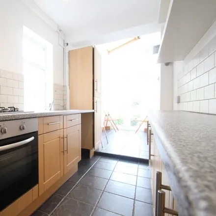Rent this 3 bed townhouse on Hartopp Road in Leicester, LE2 1WS