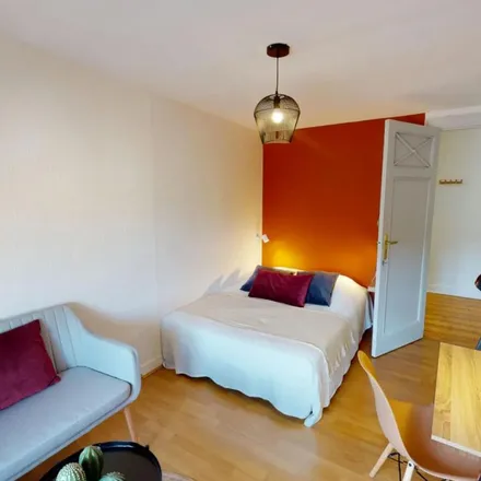 Rent this 5 bed apartment on 19 Allées de Chartres in 33000 Bordeaux, France