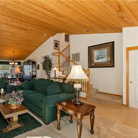 Image 8 - 374 Meadow Circle North, Big Bear Lake, CA 92315, USA - House for sale