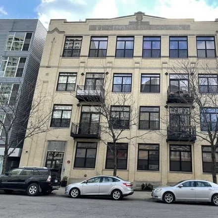 Buy this 2 bed condo on 1521 West Haddon Avenue in Chicago, IL 60622