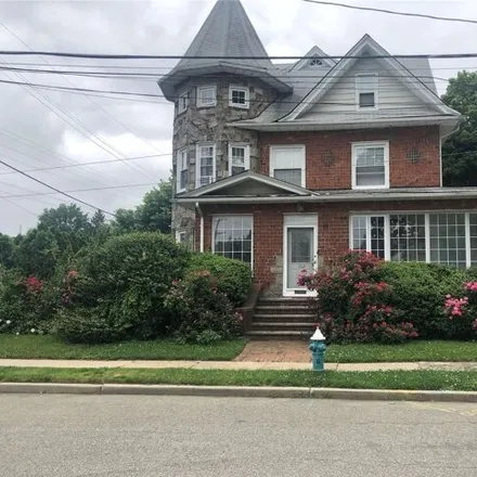 Buy this 7 bed house on 102 Roosevelt Street in Village of Garden City, NY 11530