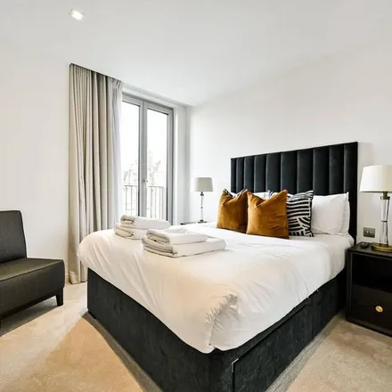 Rent this 1 bed apartment on Westway in London, W2 1AB