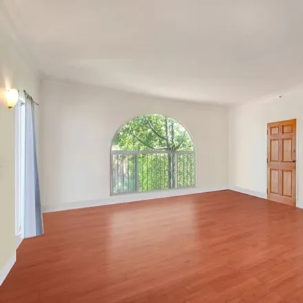 Image 9 - 283 North Kenmore Avenue, Los Angeles, CA 90004, USA - House for sale