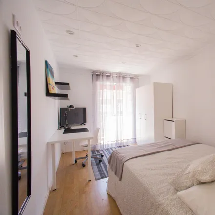 Rent this 3 bed room on Avinguda del Port in 97, 46023 Valencia