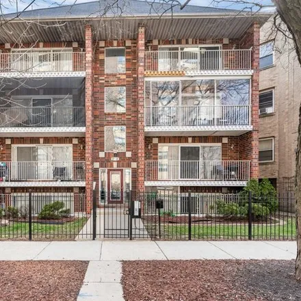 Buy this 3 bed condo on 6719 South Cornell Avenue in Chicago, IL 60649
