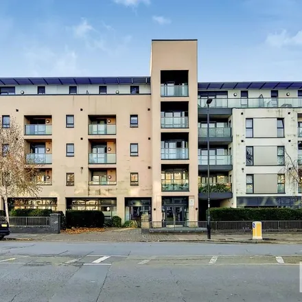 Rent this 2 bed apartment on Dudleys in Drayton Park, London