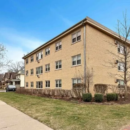 Rent this 2 bed condo on 323 Chicago Avenue in Oak Park, IL 60302