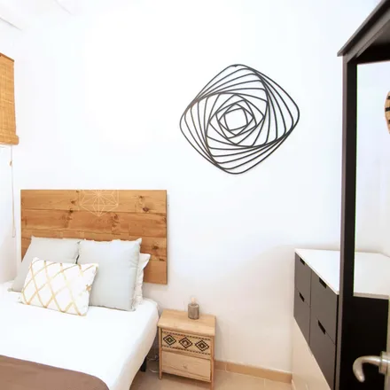 Rent this 2 bed apartment on Crispy Chicken in Rambla del Raval, 08001 Barcelona