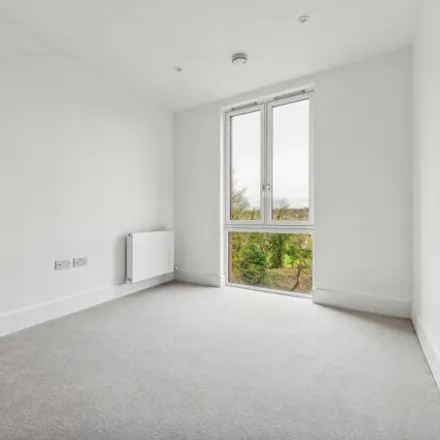 Image 2 - 19 Lion Green Road, London, CR5 2NL, United Kingdom - Apartment for rent