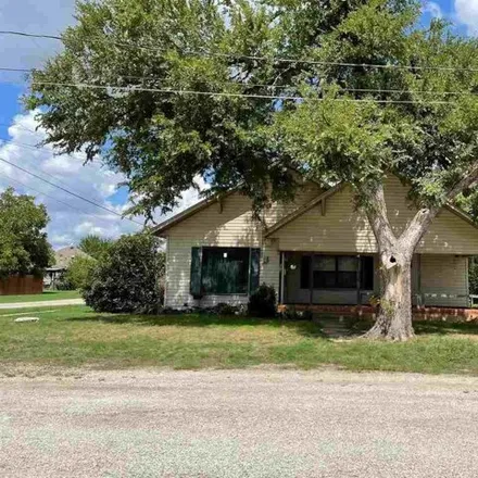 Image 2 - 424 North Angelina Street, Henrietta, TX 76365, USA - House for rent