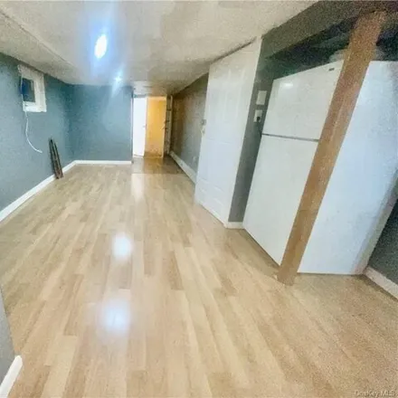 Rent this 1 bed townhouse on 280 Calhoun Avenue in New York, NY 10465