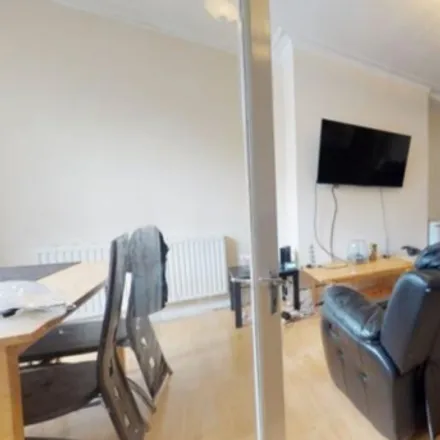 Image 1 - Back Mayville Street, Leeds, LS6 1ND, United Kingdom - House for rent