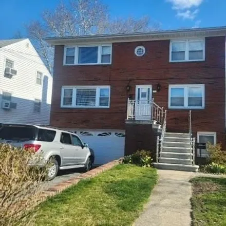 Rent this 3 bed house on 171 Ramsey Avenue in Bryn Mawr Park, City of Yonkers