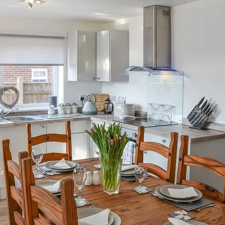 Image 3 - Ormesby St. Margaret with Scratby, NR29 3PG, United Kingdom - Townhouse for rent