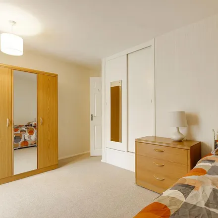 Rent this 2 bed apartment on unnamed road in London, N3 1EN