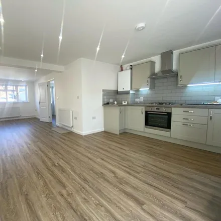 Rent this 2 bed duplex on Cinnamon Grill in 96 Earlswood Road, Redhill
