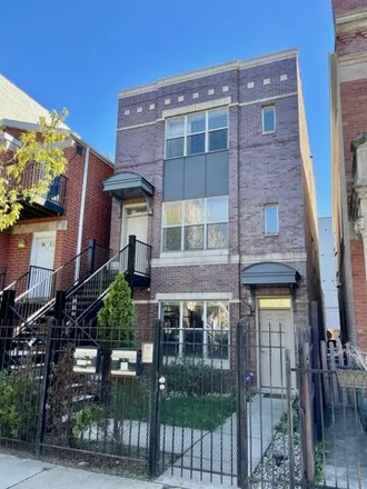 Rent this 3 bed condo on 2221 West Monroe Street in Chicago, IL 60612